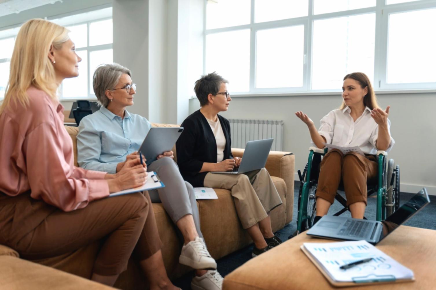 Équipe forynthea travaillant sur la sécurisation des données clients